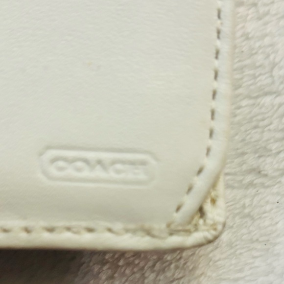 Coach Buttery Soft Leather Turn Lock Wallet EUC - Picture 15 of 15